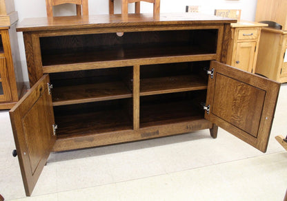 Rustic Mission 48″ TV Console in Rustic 1/4 Sawn Oak and Distressed